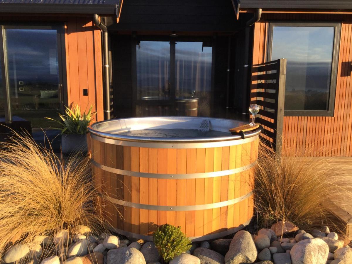 테아나우 Fiordland Eco-Retreat -- Panoramic Views -- Hot Tub 빌라 외부 사진