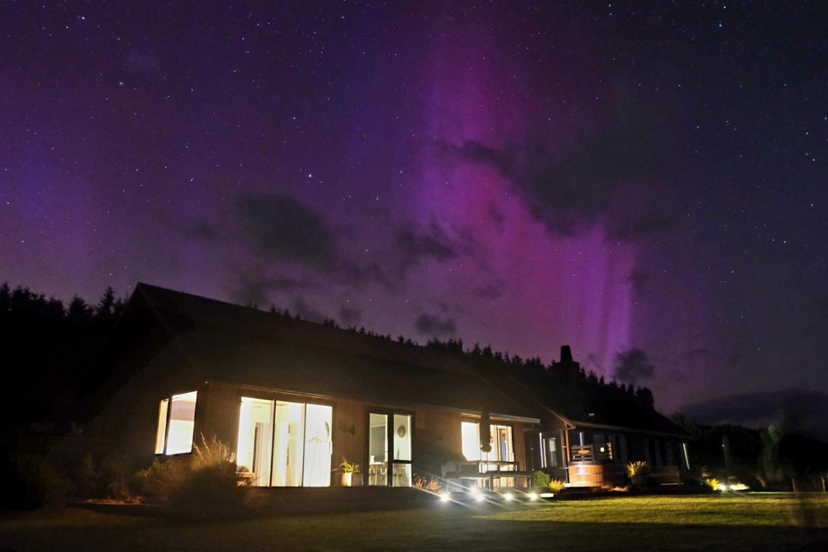 테아나우 Fiordland Eco-Retreat -- Panoramic Views -- Hot Tub 빌라 외부 사진