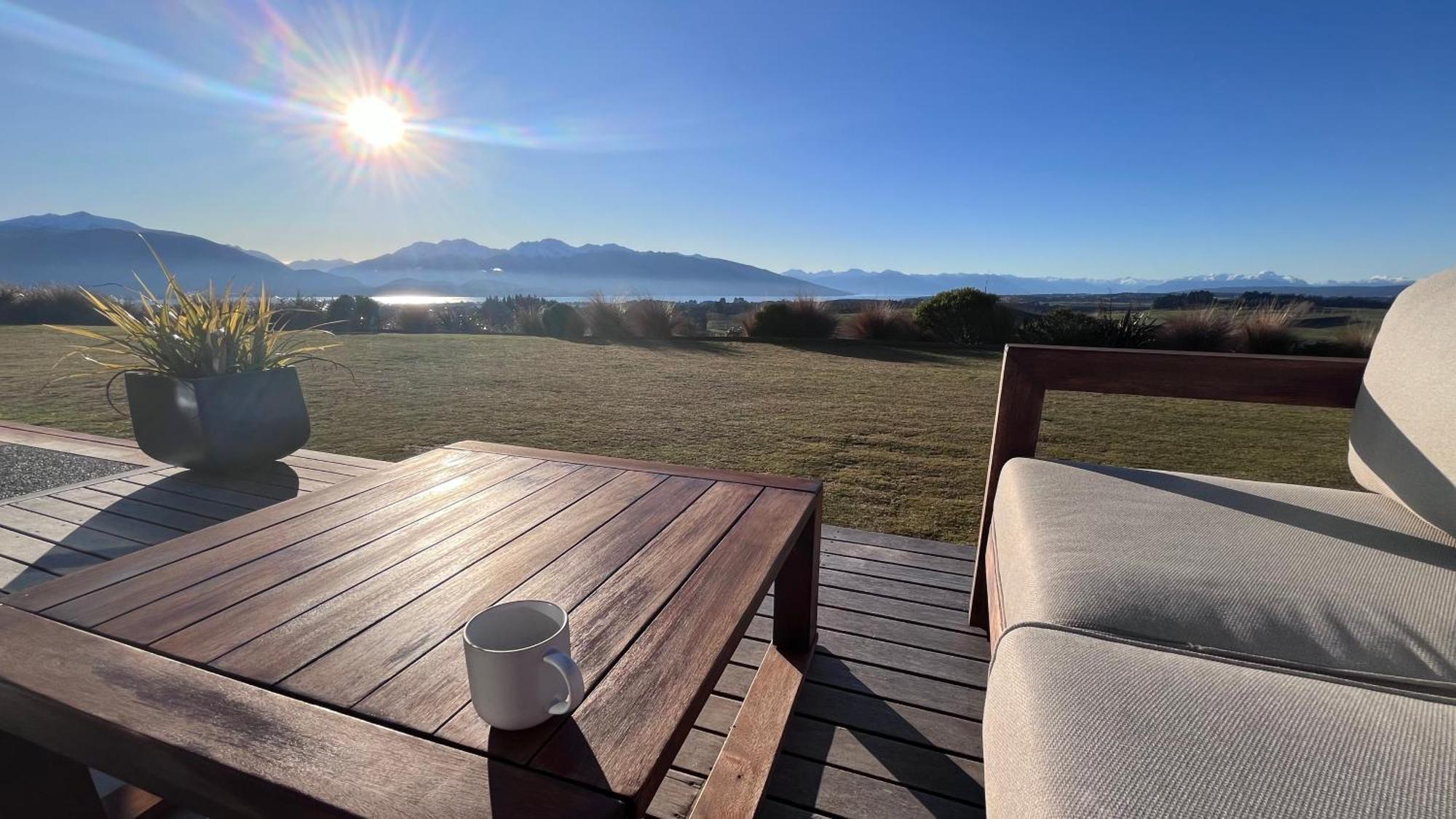 테아나우 Fiordland Eco-Retreat -- Panoramic Views -- Hot Tub 빌라 외부 사진