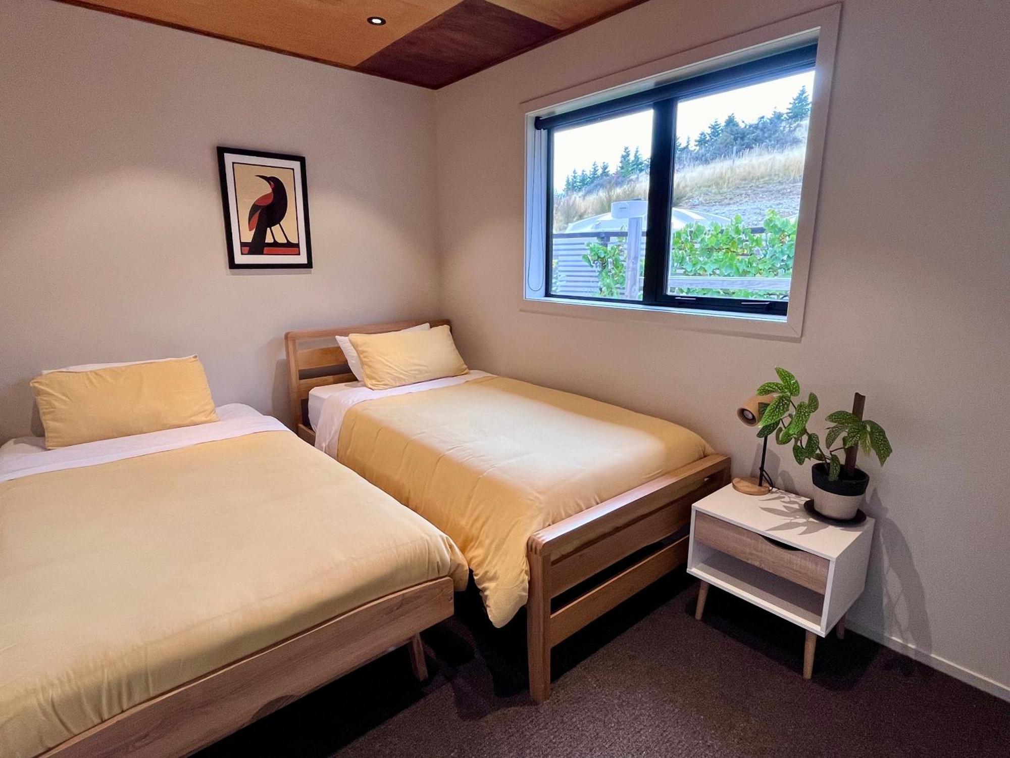 테아나우 Fiordland Eco-Retreat -- Panoramic Views -- Hot Tub 빌라 외부 사진