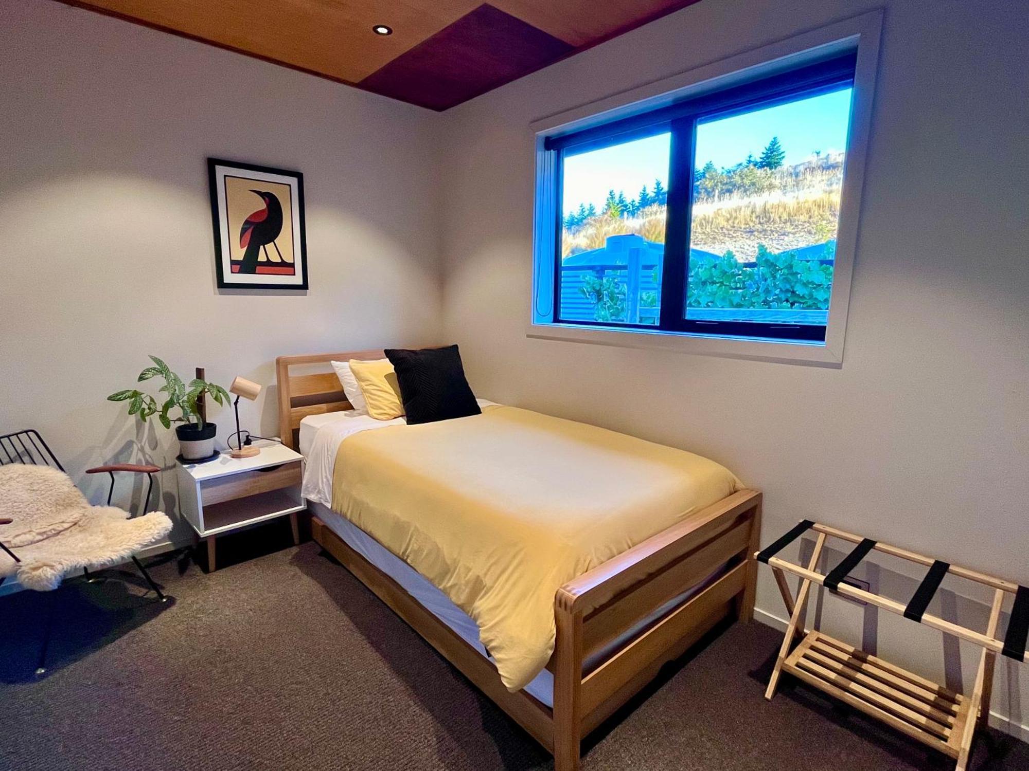 테아나우 Fiordland Eco-Retreat -- Panoramic Views -- Hot Tub 빌라 외부 사진